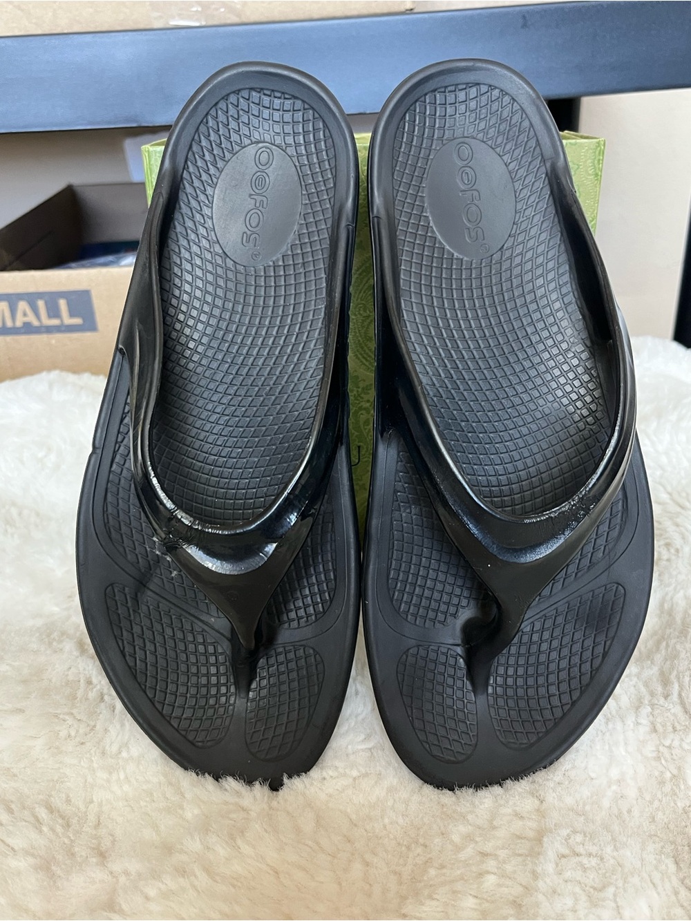 OOFOS Black Recovery Flip-Flop Sandals Sz 9